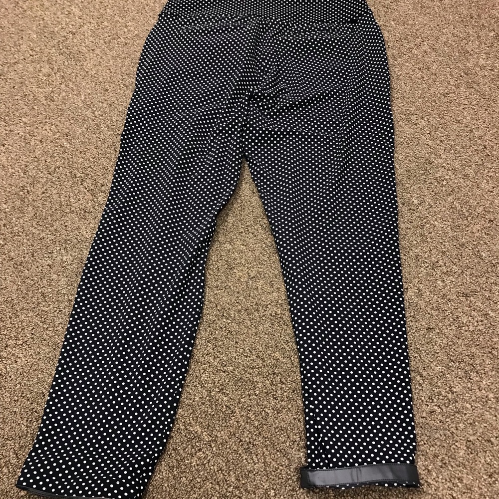SOLD!! Lululemon polka dot departure pants - Picture 6 of 7